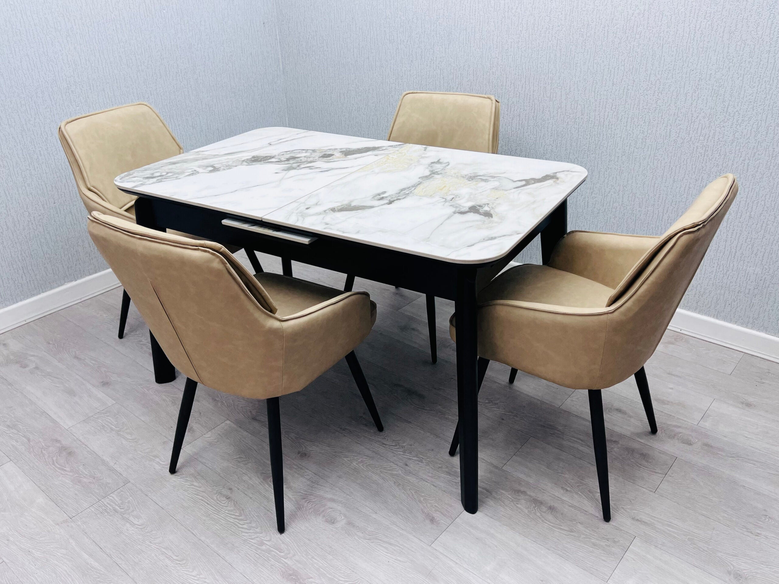 ARIZONA DINING TABLE