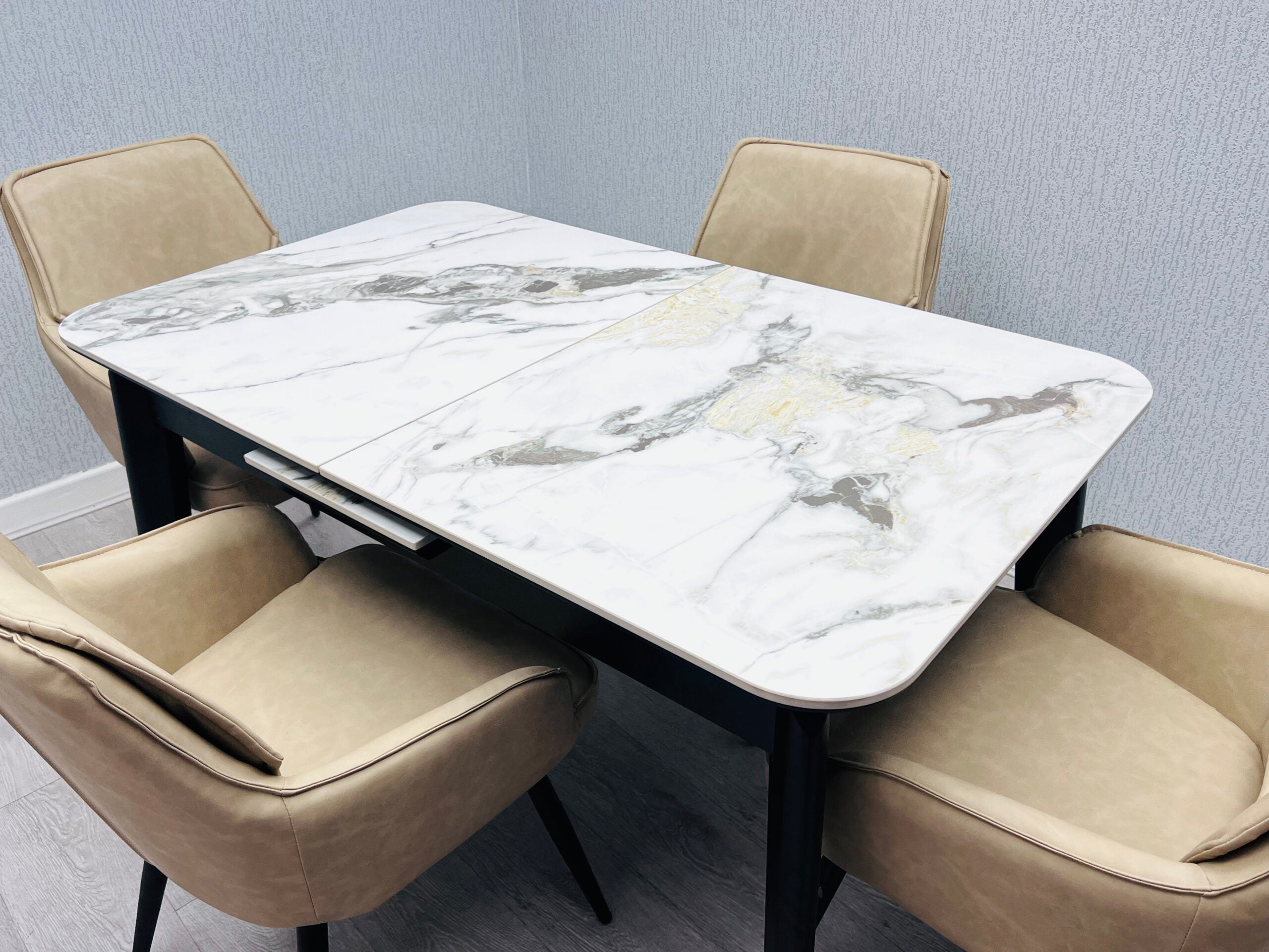 ARIZONA DINING TABLE